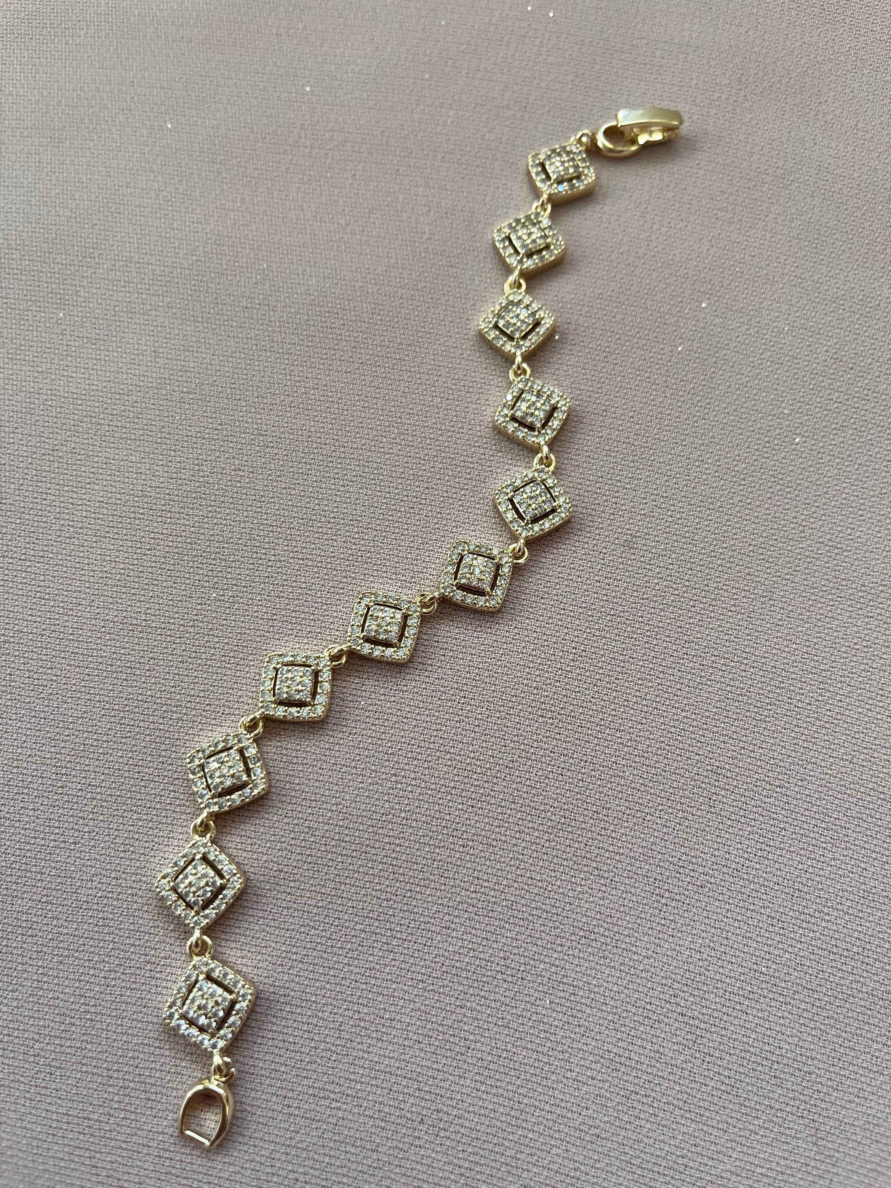 Baget Kare Xuping Model Bileklik